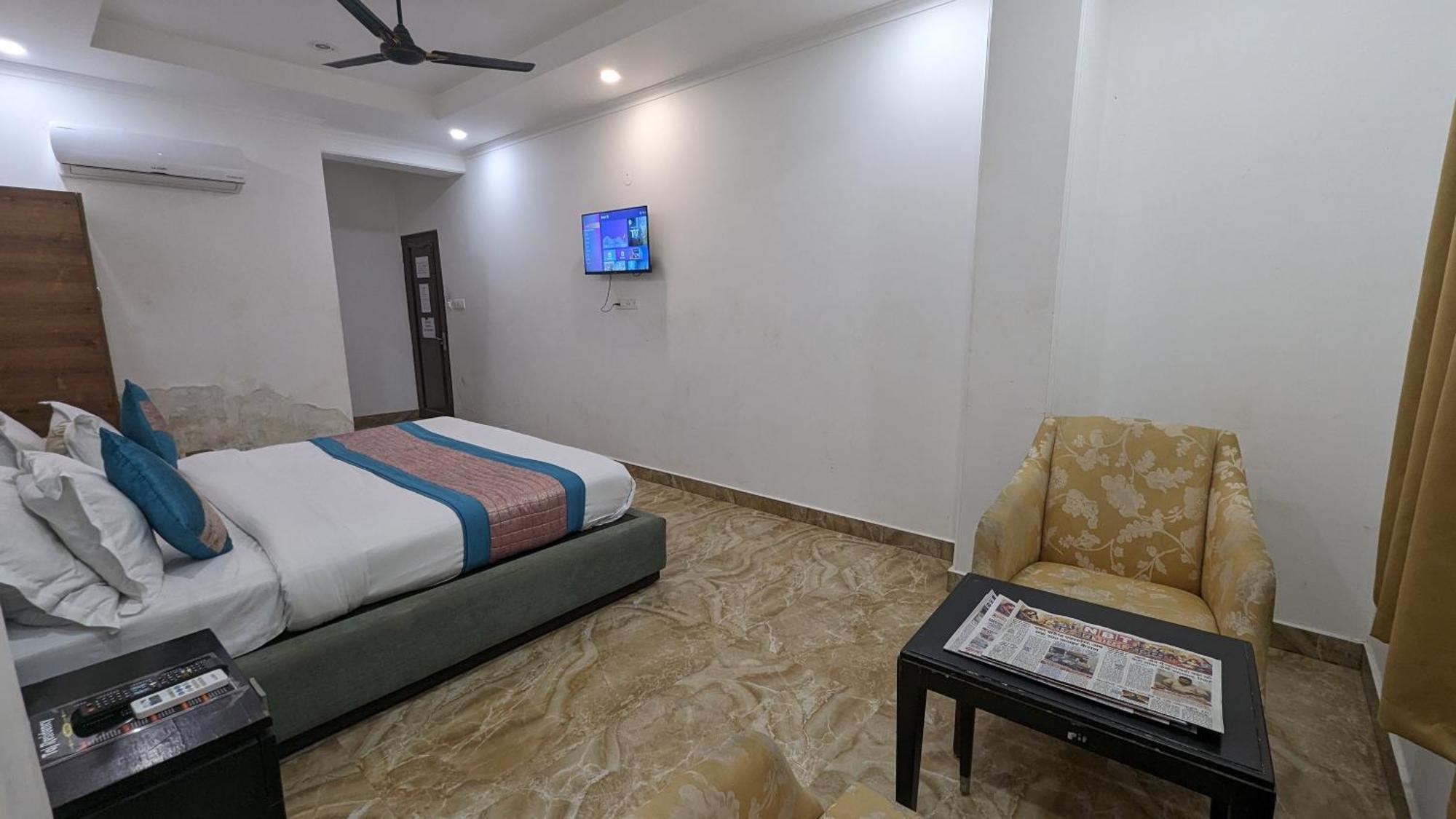 Hotel Moon Taj Near Yashobhoomi Convention Centre Delhi  Dış mekan fotoğraf