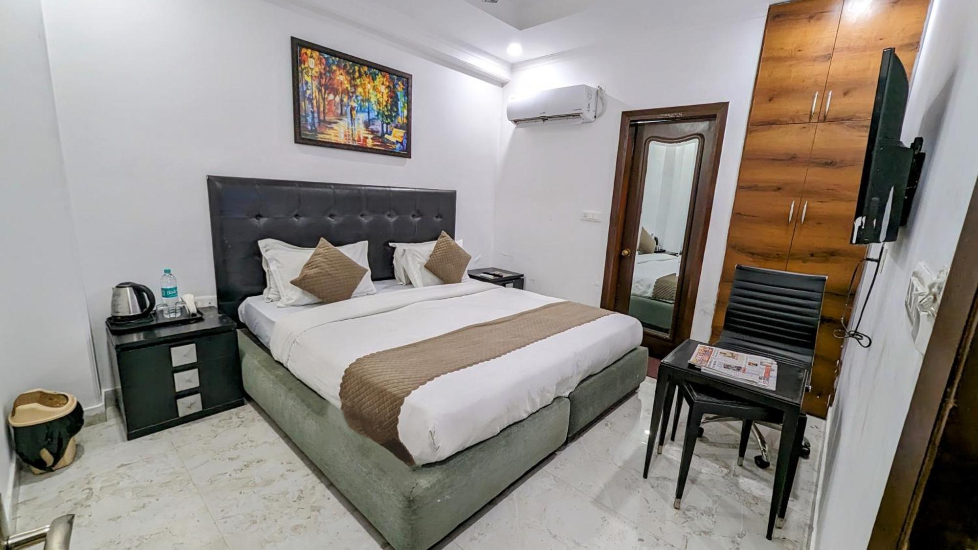Hotel Moon Taj Near Yashobhoomi Convention Centre Delhi  Dış mekan fotoğraf